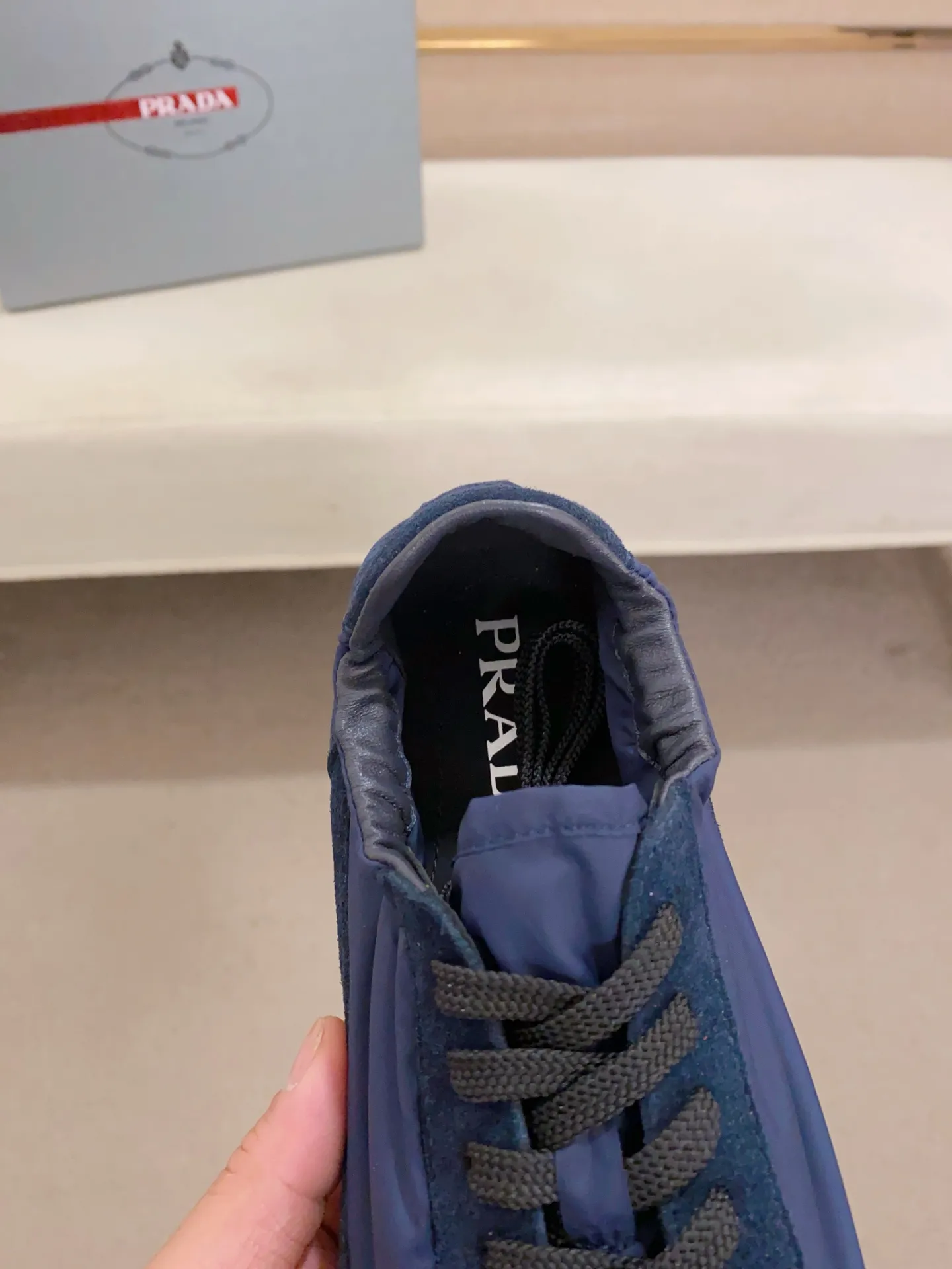 Men's shoes 💰 500💰 ✔️✔️✔️High version High-quality new PRADA counters are launched simultaneously. The new men's shoes and 😘fabrics are selected from first-layer cow suede and waterproof fabrics, and are made by pure handicrafts. Lining: Full sheepskin lining. 👍🏿 High-end ☄️ air-cushion molded anti-slip rubber outsole, exquisite lines, simple and elegant, comfortable and high-end for leisure travel. Number of yards: 38 to 44. Can be customized45